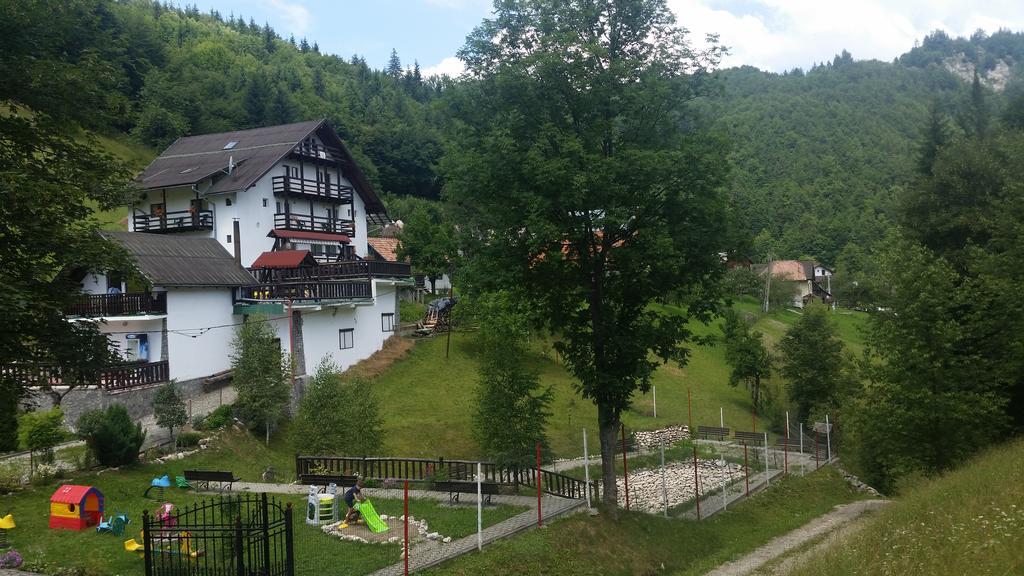 Pensiunea La Mamaie Cheia  Luaran gambar
